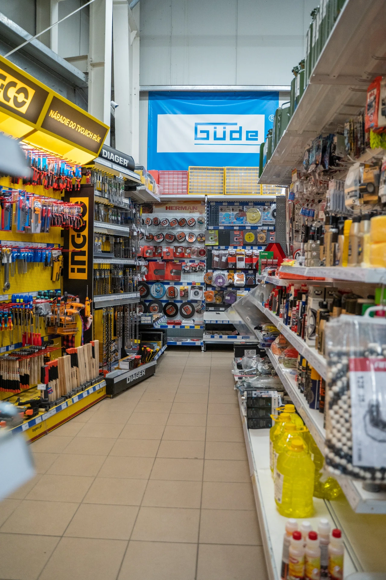 Náradie a hobby sortiment v predajni GardenPluss