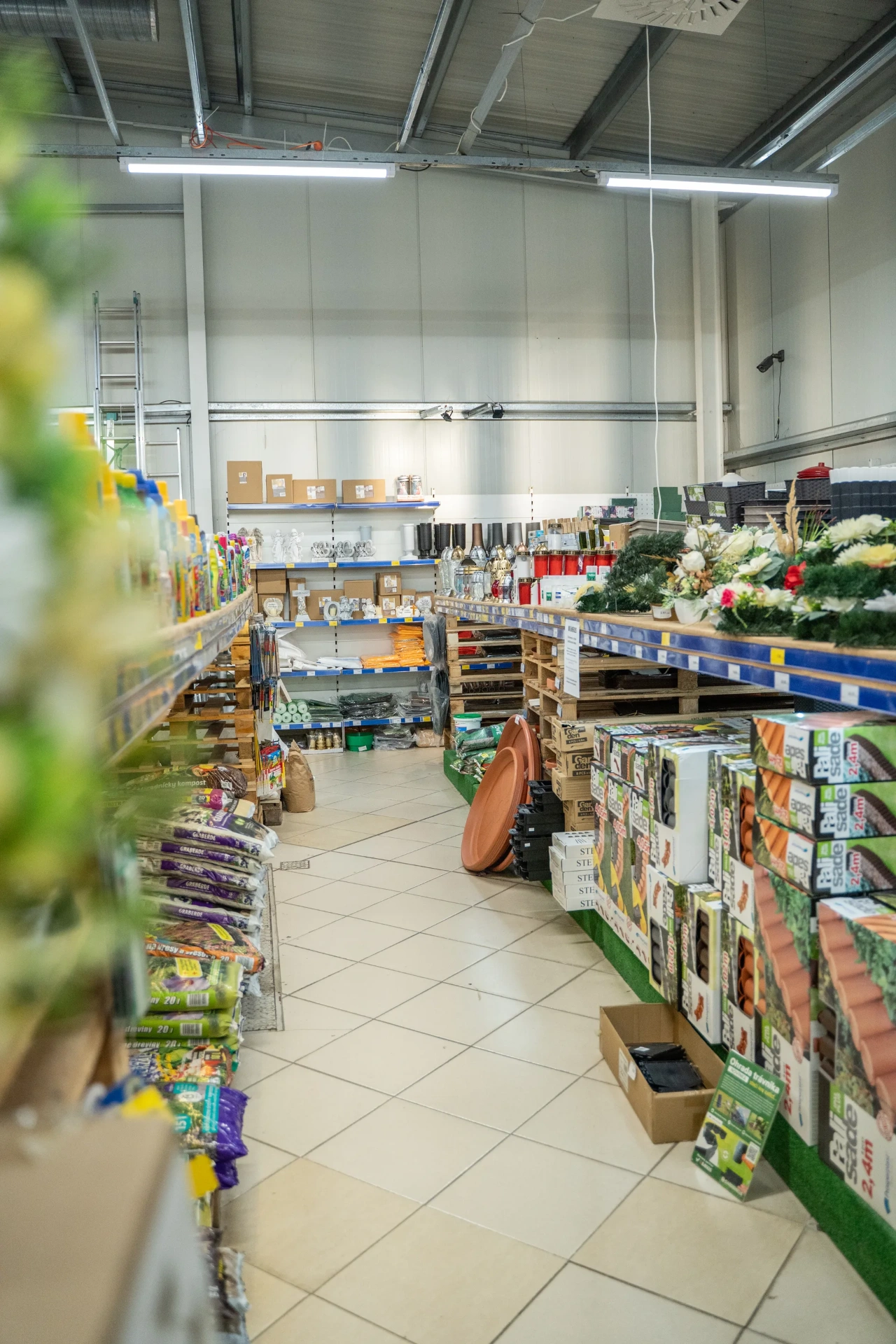 Záhradný sortiment a substráty v predajni GardenPluss